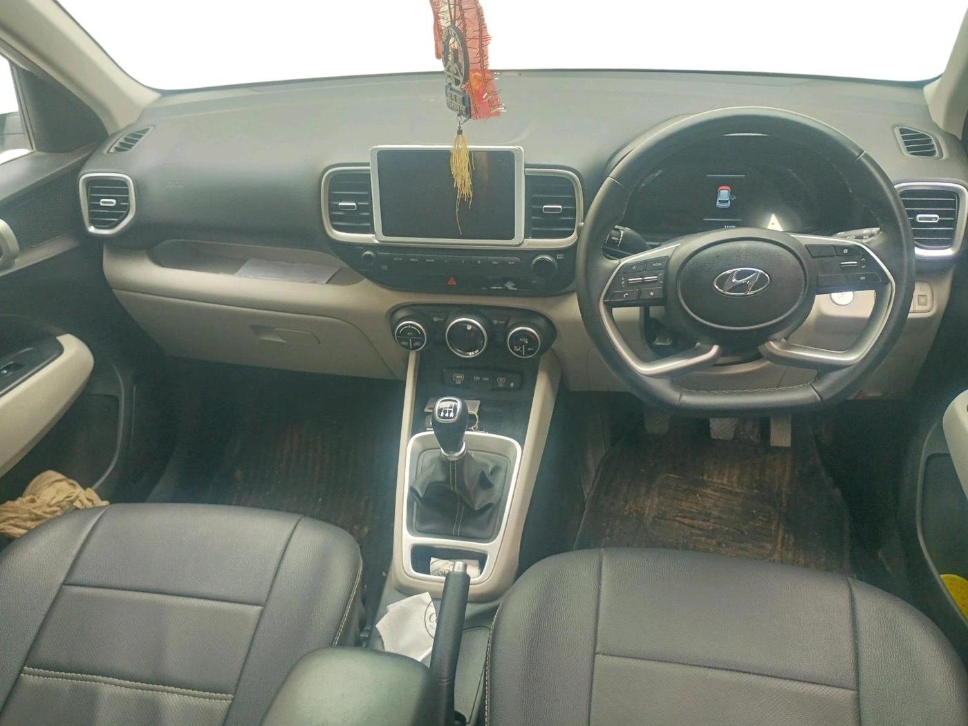 2024 Hyundai VENUE SX 1.2 PETROL, Petrol, Manual, 11,193 km, interior