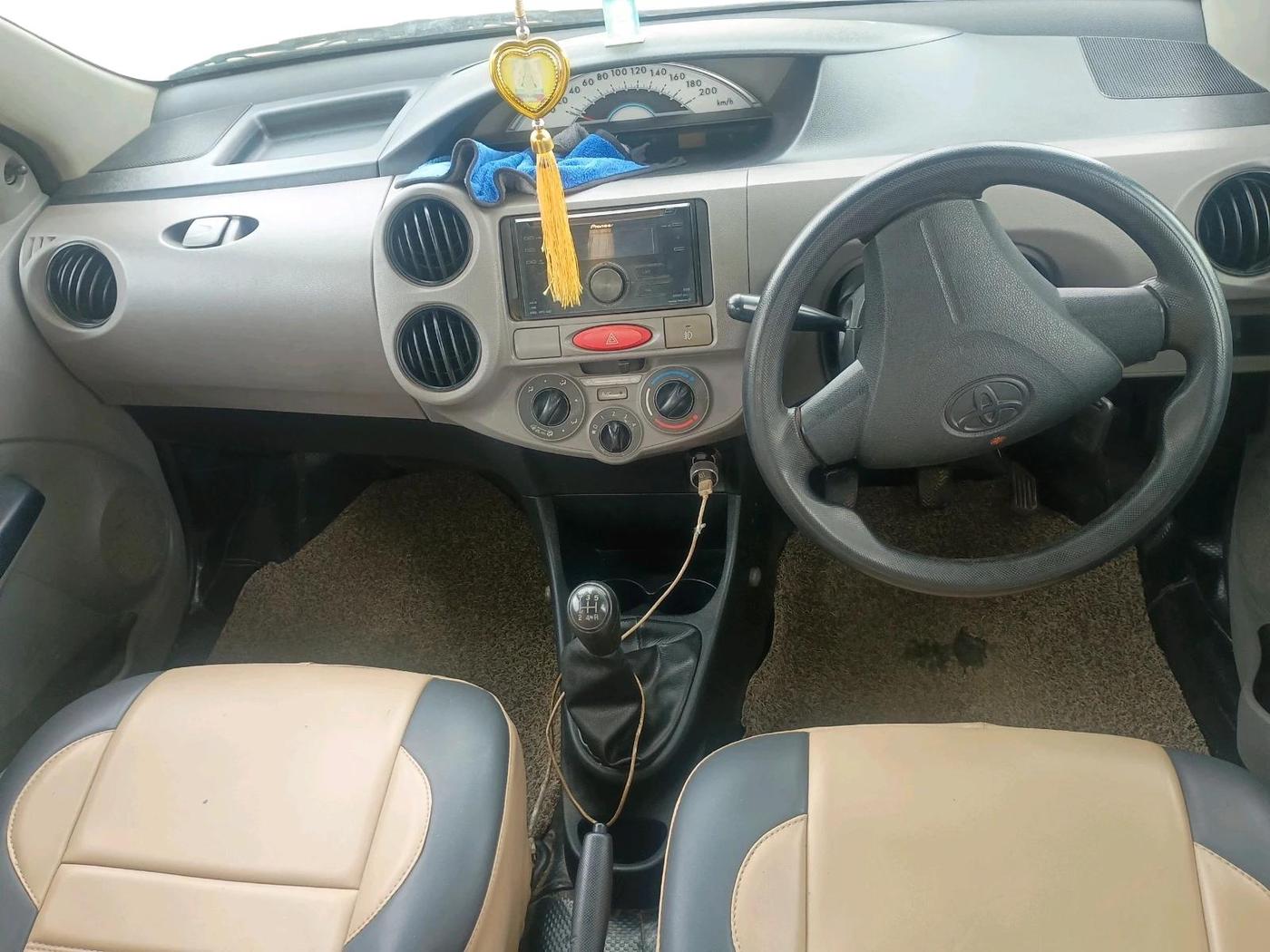 2011 Toyota Etios G, CNG, Manual, 99,069 km, interior