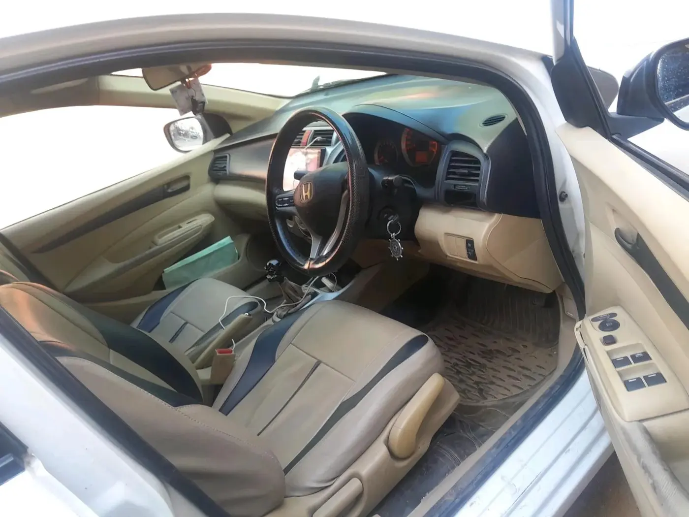 2011 Honda City 1.5L I-VTEC S MT, Petrol, Manual, 1,04,920 km, interior