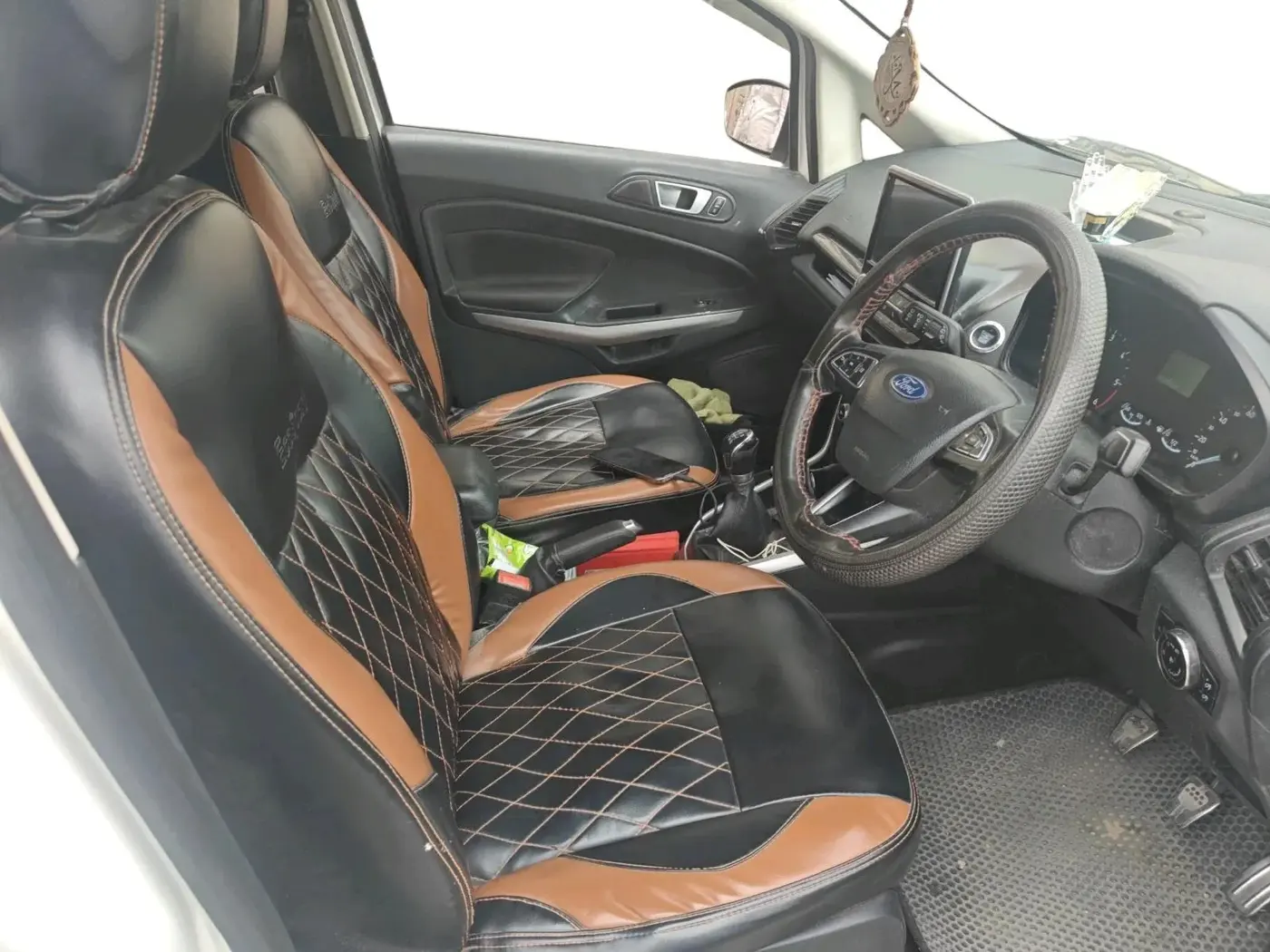 2018 Ford Ecosport TITANIUM 1.5L DIESEL, Diesel, Manual, 1,04,000 km, interior
