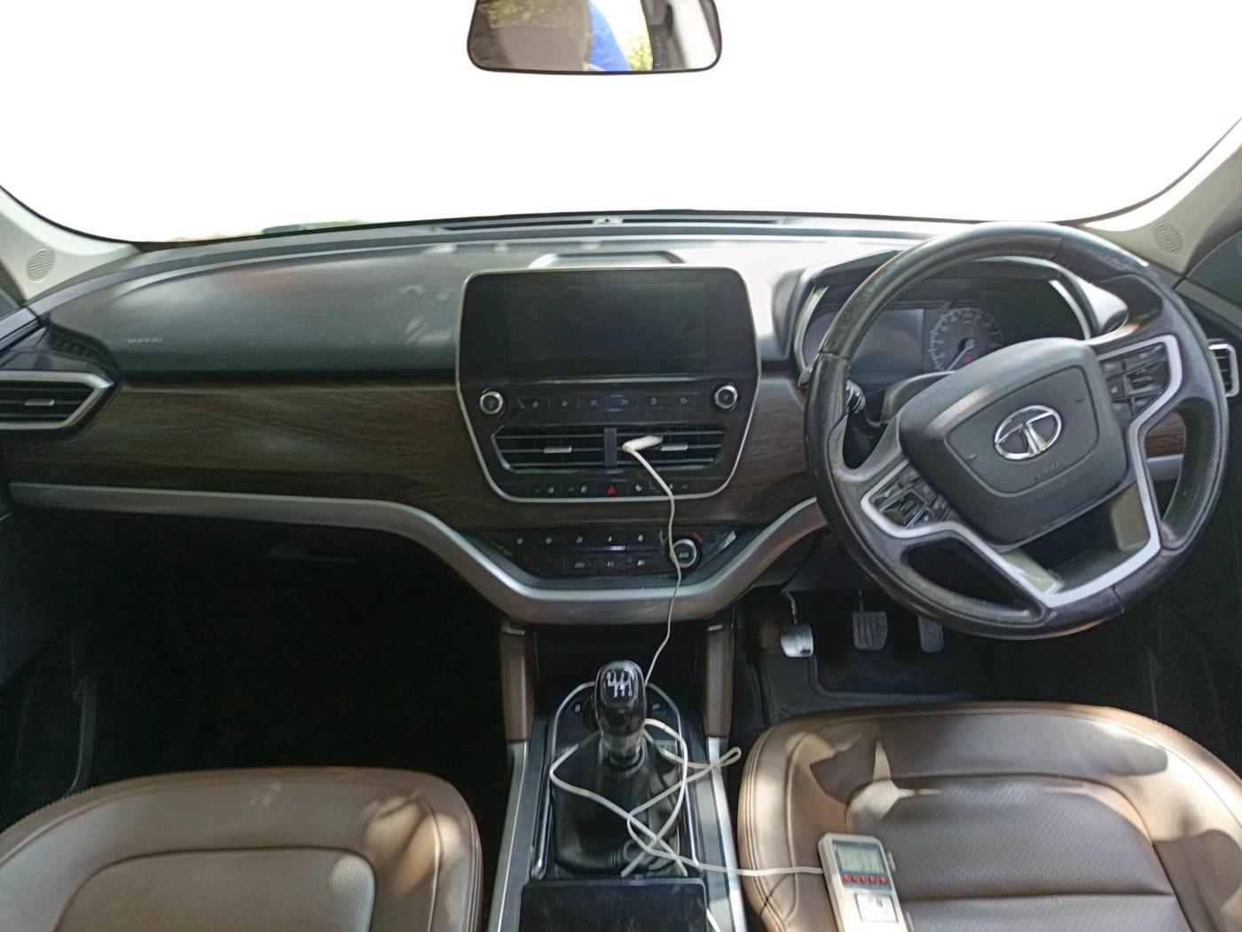 2019 Tata Harrier XZ 2.0L, Diesel, Manual, 1,36,907 km, interior