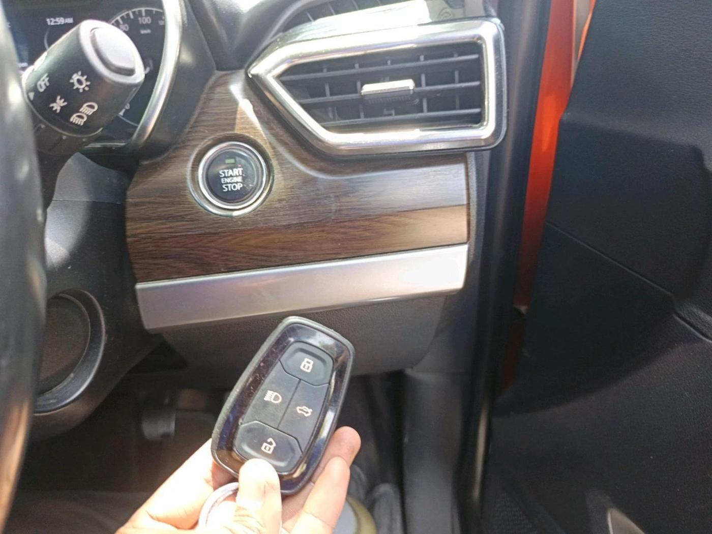 2019 Tata Harrier XZ 2.0L, Diesel, Manual, 1,36,907 km, interior