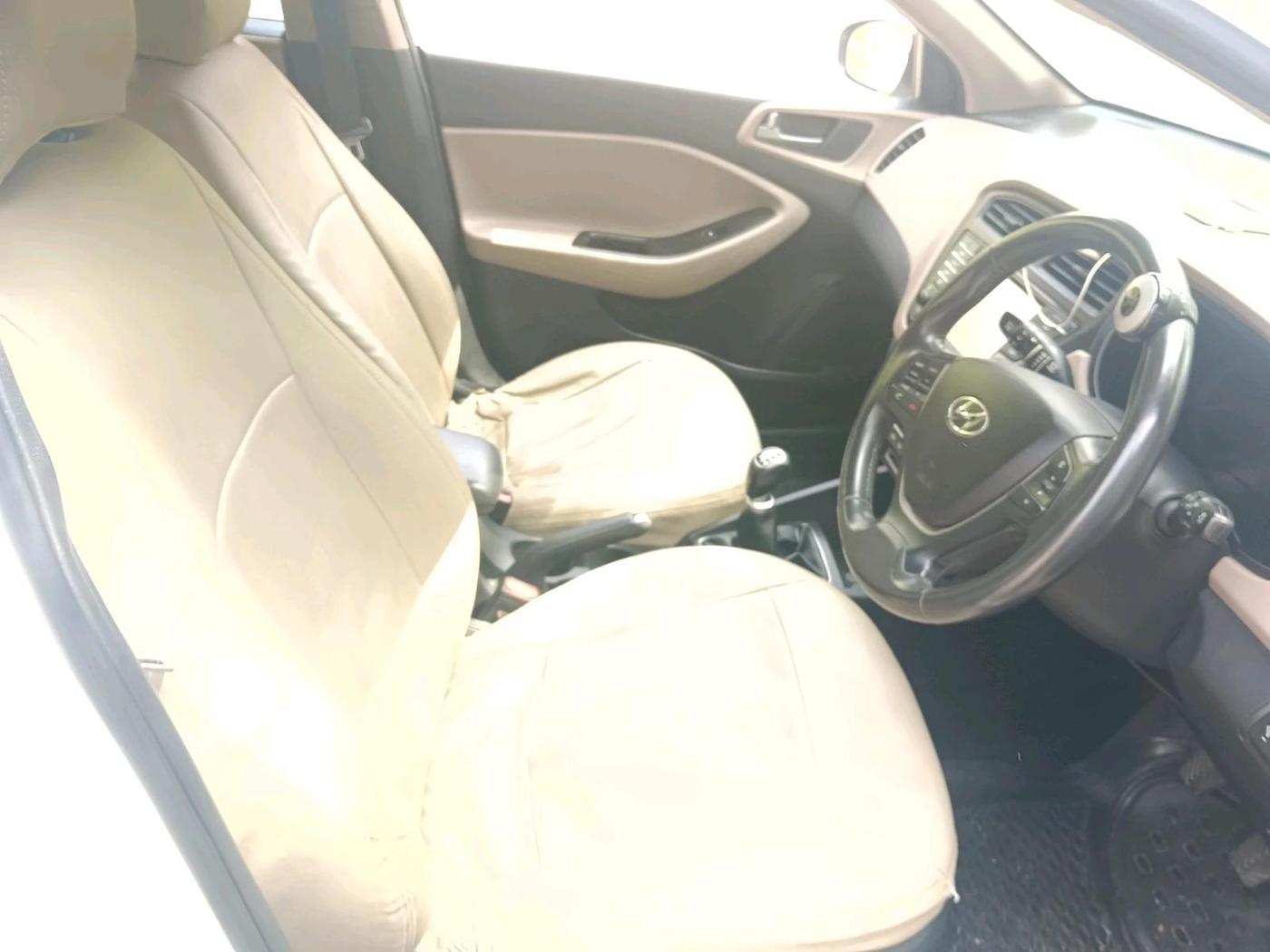 2017 Hyundai Elite i20 ASTA 1.2 (O), Petrol, Manual, 79,924 km, interior
