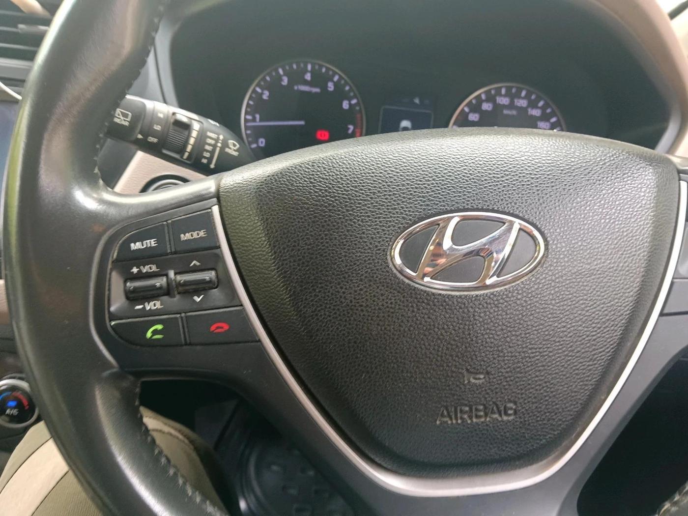 2017 Hyundai Elite i20 ASTA 1.2 (O), Petrol, Manual, 79,924 km, interior