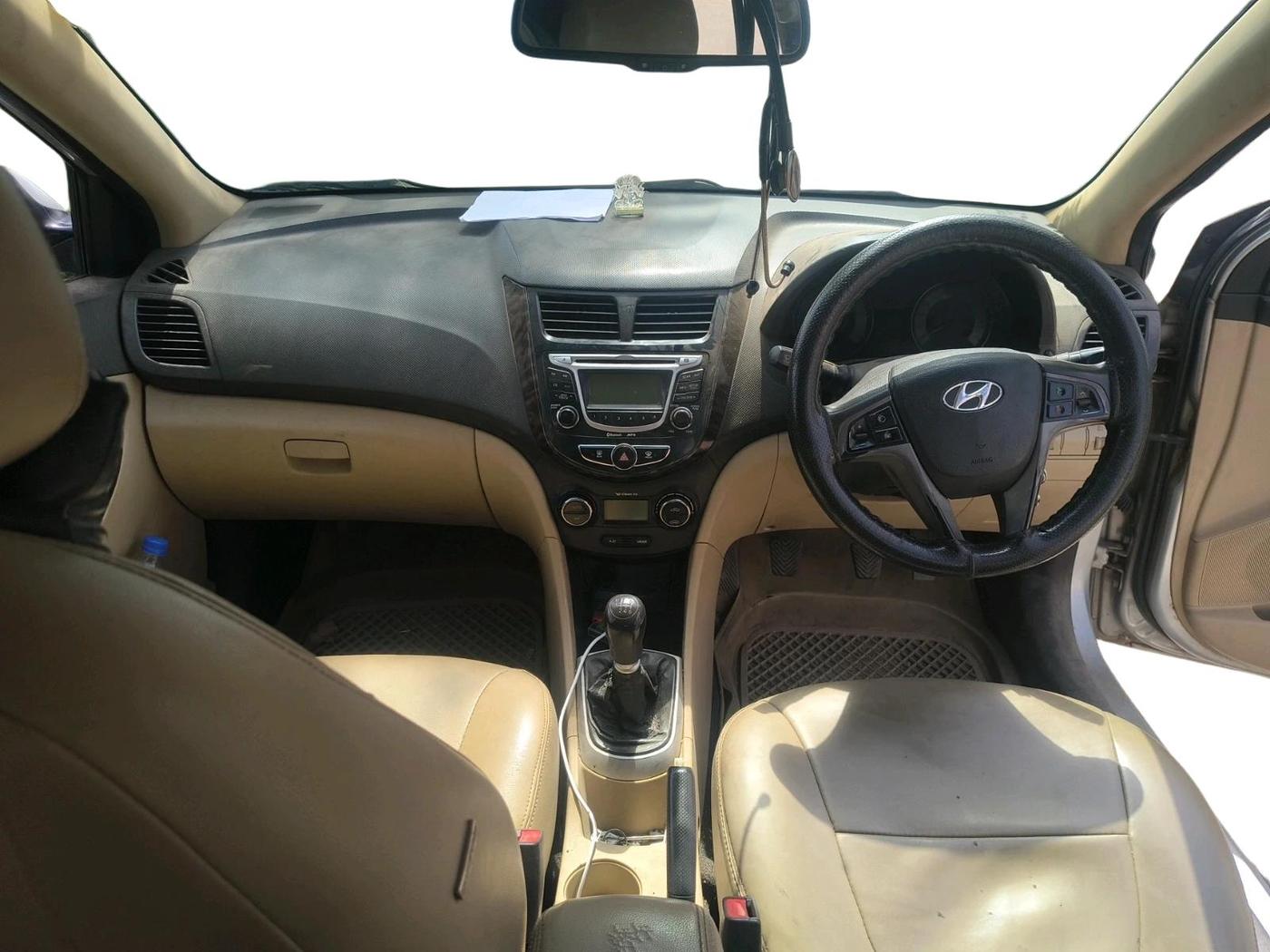 2013 Hyundai Verna FLUIDIC 1.6 CRDI SX, Diesel, Manual, 1,11,401 km, interior