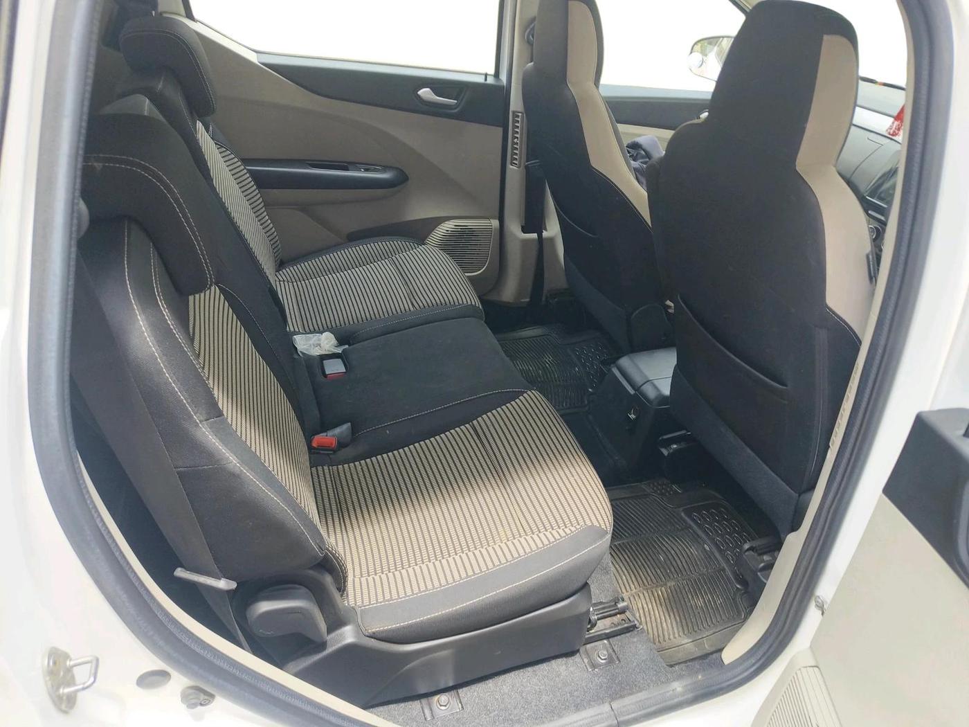 2024 Renault TRIBER RXZ, CNG, Manual, 20,415 km, interior