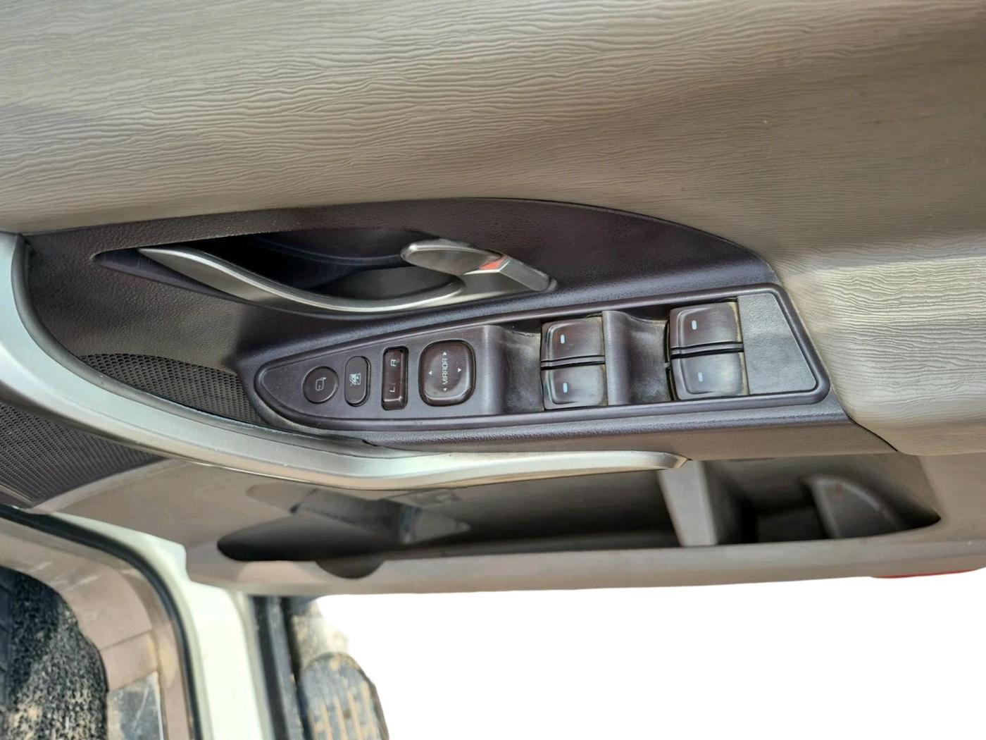 2013 Mahindra XUV500 W8, Diesel, Manual, 93,359 km, interior