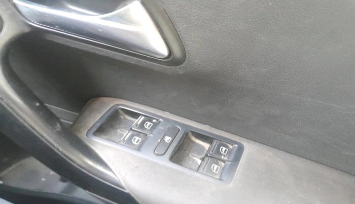 2013 Volkswagen Cross Polo HIGHLINE TDI, Diesel, Manual, 1,02,185 km, interior