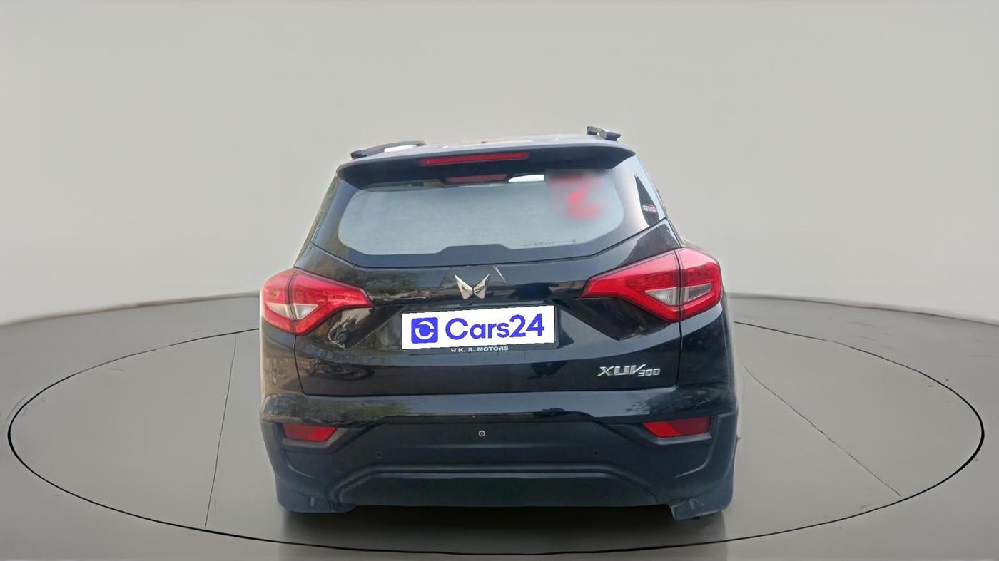 2023 Mahindra XUV300 W4 1.2 PETROL, CNG, Manual, 65,573 km, exterior