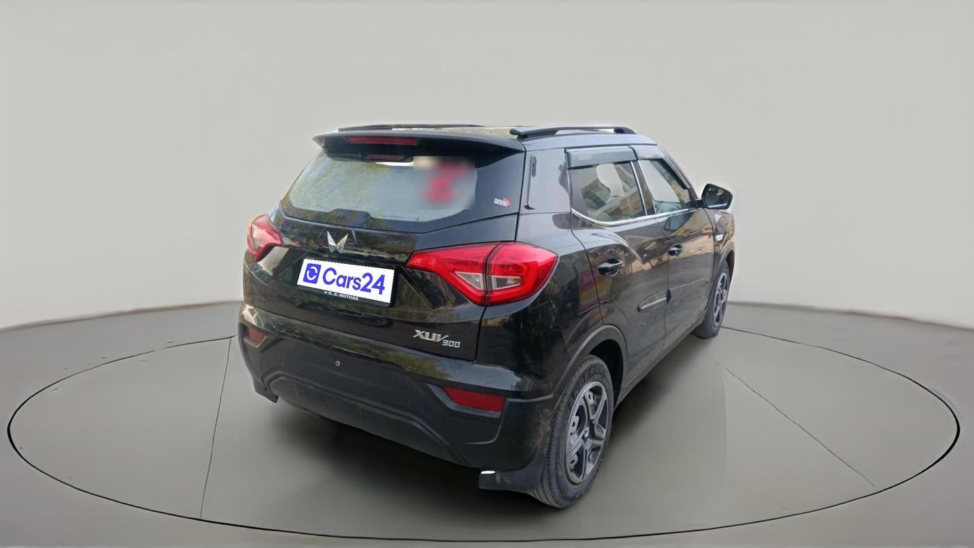 2023 Mahindra XUV300 W4 1.2 PETROL, CNG, Manual, 65,573 km, exterior