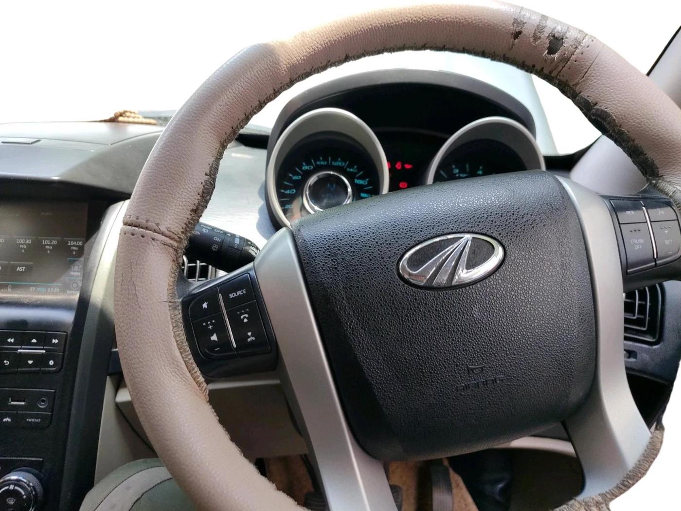 2017 Mahindra XUV500 W6, Diesel, Manual, 72,384 km, interior