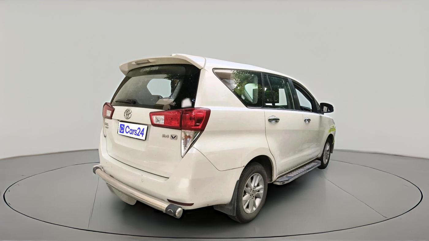 2016 Toyota Innova Crysta 2.4 VX 8 STR, Diesel, Manual, 1,07,614 km, exterior