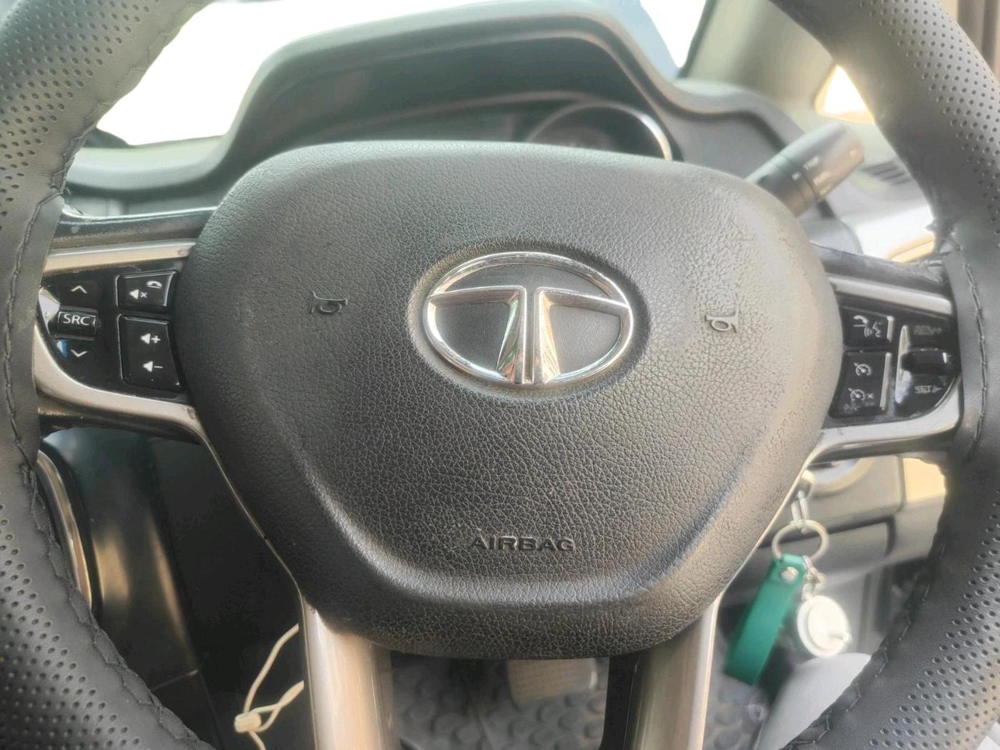 2017 Tata Hexa XTA 4X2 7 STR, Diesel, Automatic, 1,36,584 km, interior