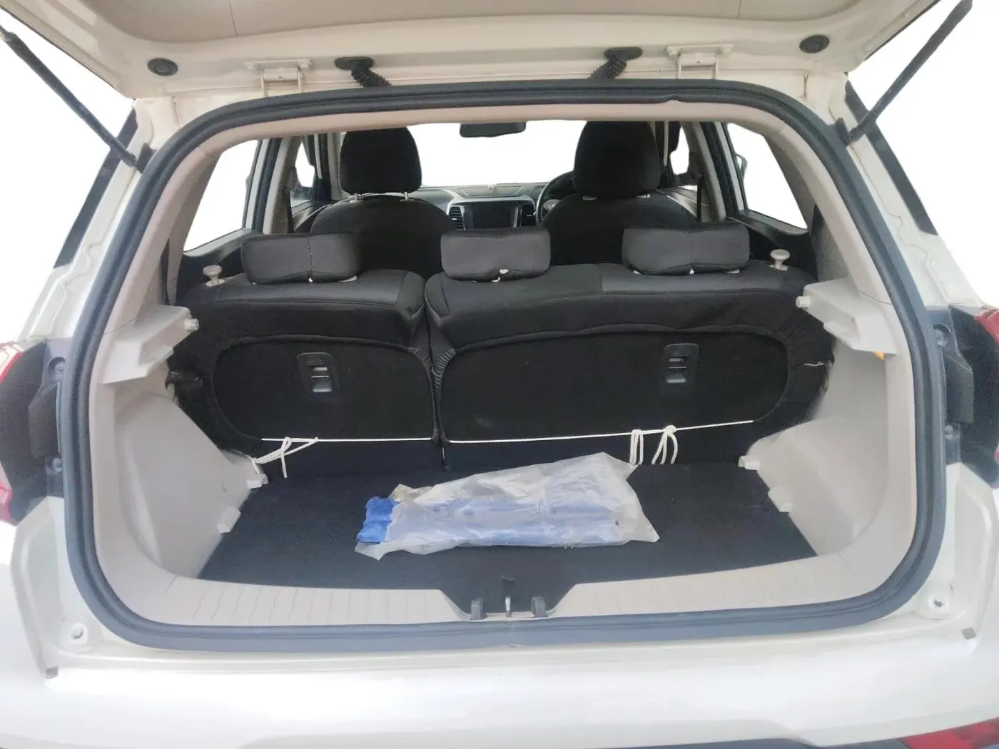 2020 Mahindra XUV300 W8 (O) 1.5 DIESEL, Diesel, Manual, 1,15,044 km, exterior