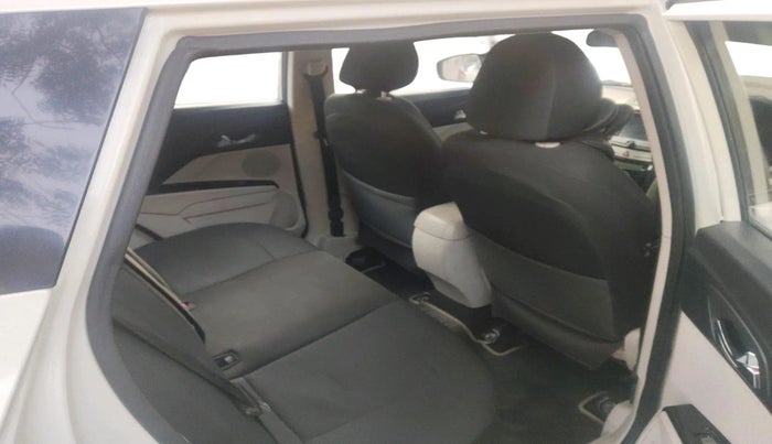 2020 Mahindra XUV300 W8 (O) 1.5 DIESEL, Diesel, Manual, 1,15,044 km, interior