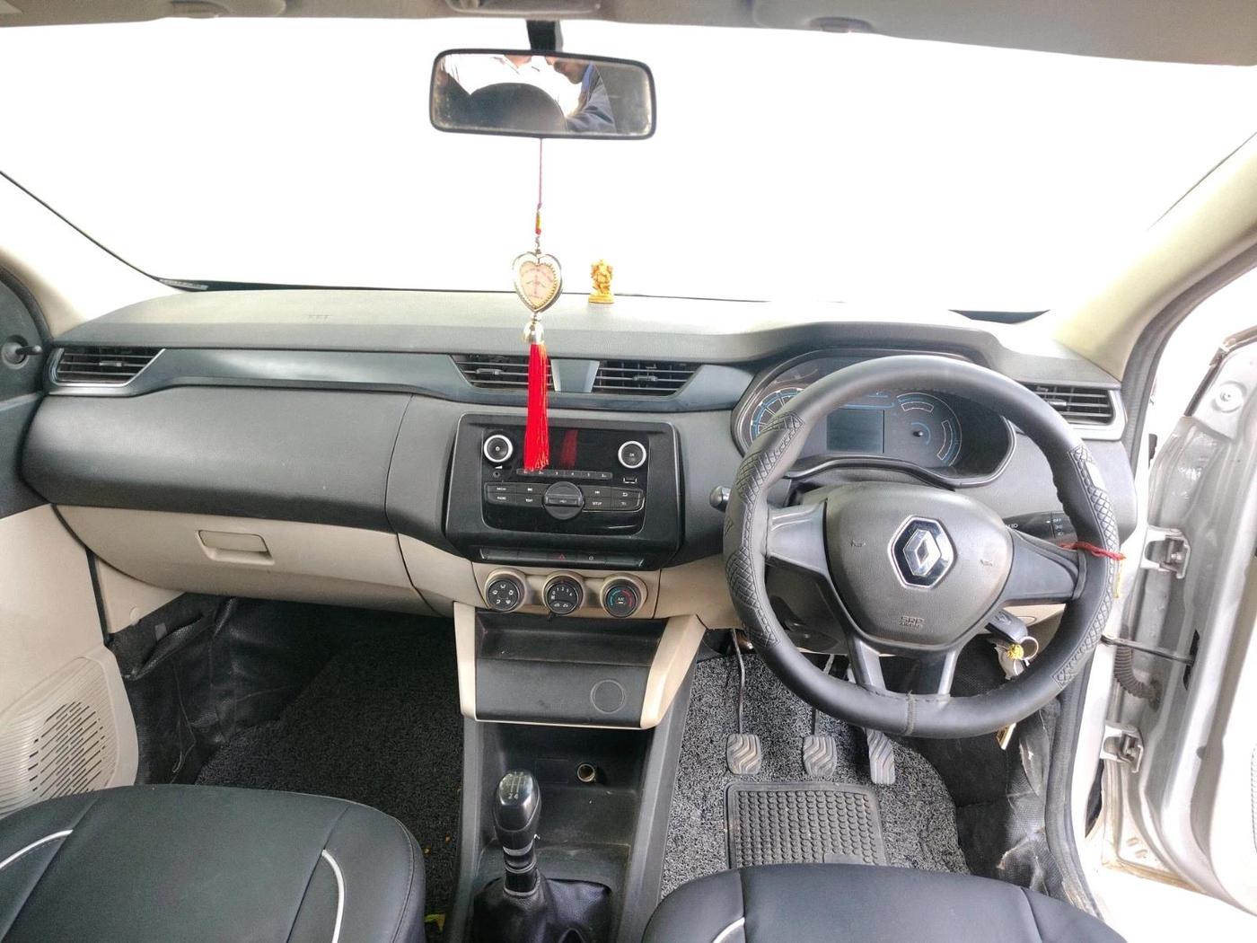 2022 Renault TRIBER RXL MT, Petrol, Manual, 1,54,845 km, interior