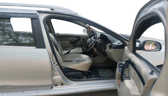 2014 Nissan Terrano XV D THP 110 PS, Diesel, Manual, 1,03,046 km, interior