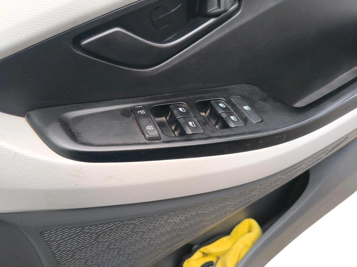 2025 Hyundai Creta E 1.5 PETROL, Petrol, Manual, 11,183 km, interior