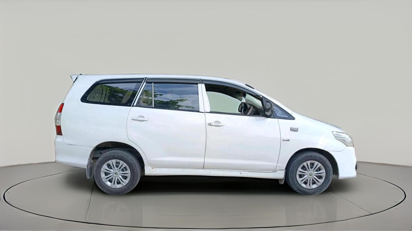 2011 Toyota Innova 2.5 G2 7STR, Diesel, Manual, 3,54,687 km, exterior