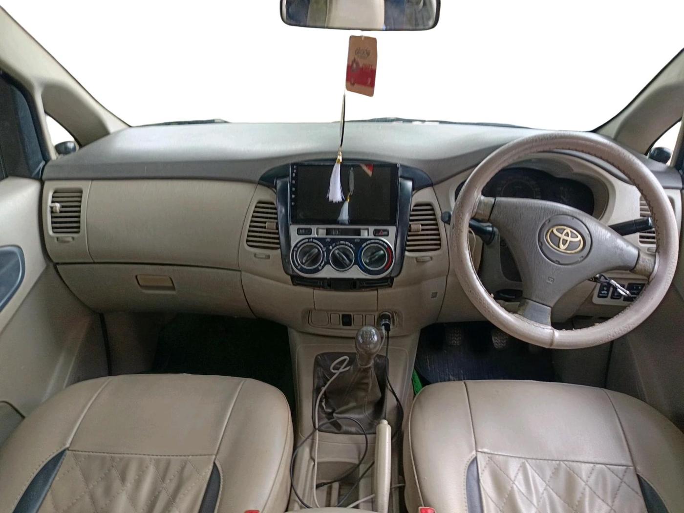 2011 Toyota Innova 2.5 G2 7STR, Diesel, Manual, 3,54,687 km, interior