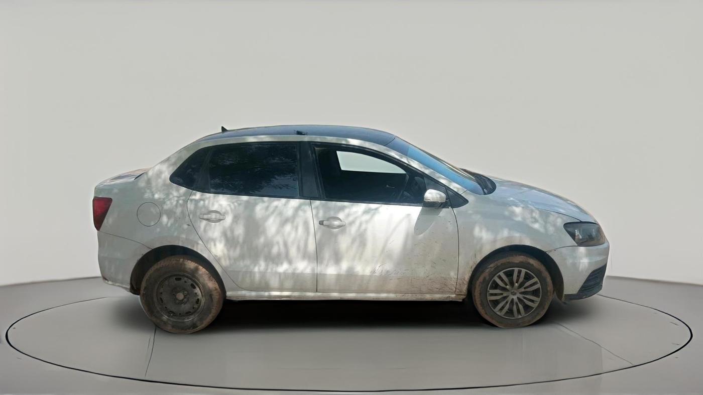 2017 Volkswagen Ameo TRENDLINE 1.5L, Diesel, Manual, 1,96,013 km, exterior