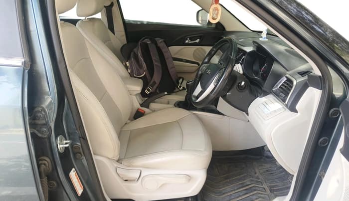 2019 Mahindra XUV300 W8 (O) 1.2 PETROL, Petrol, Manual, 75,602 km, interior