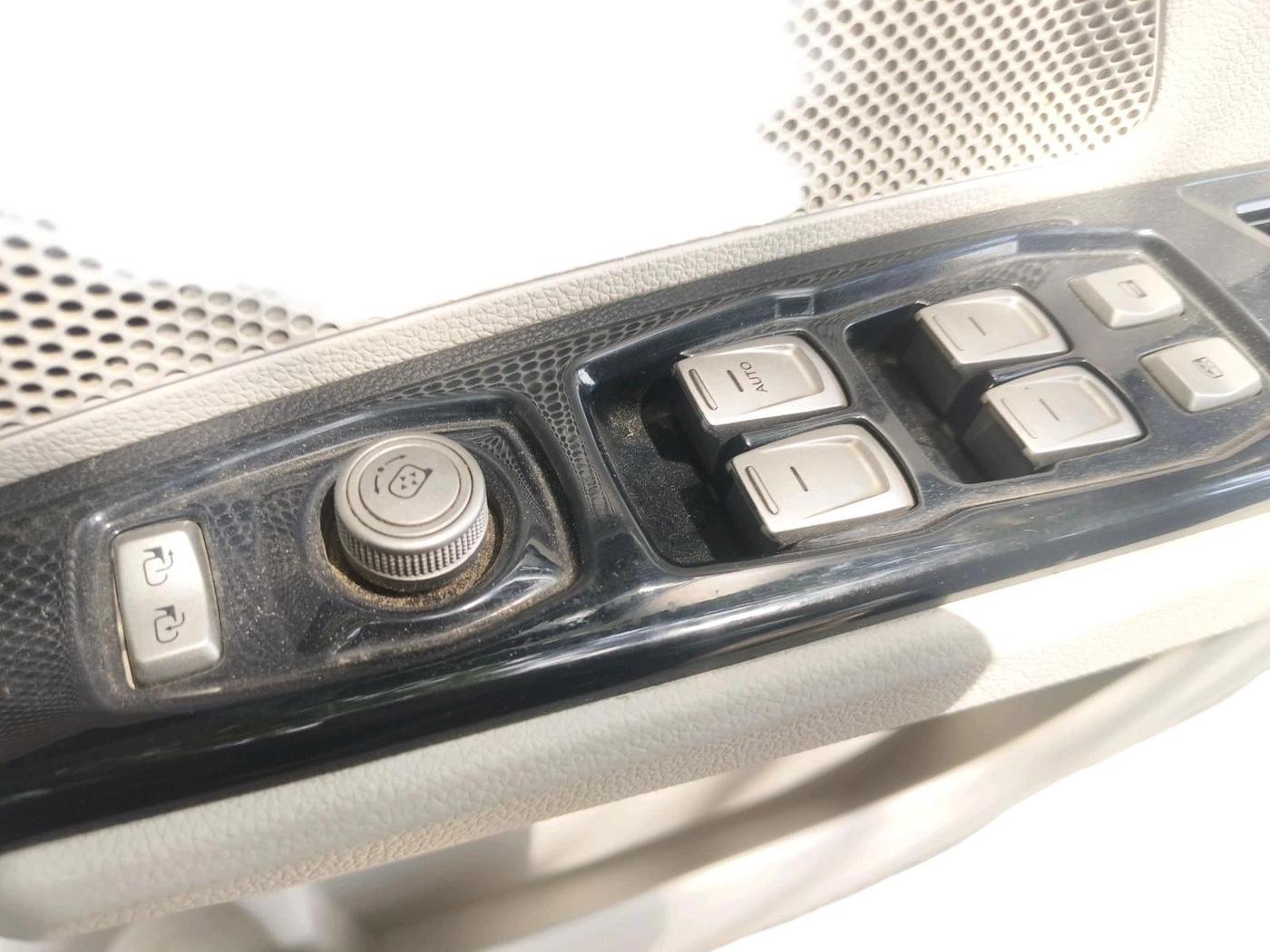 2019 Mahindra XUV300 W8 (O) 1.2 PETROL, Petrol, Manual, 75,602 km, interior