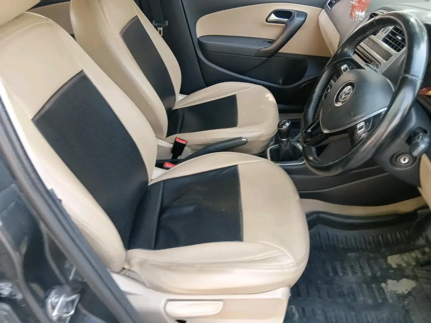 2016 Volkswagen Polo HIGHLINE1.2L, Petrol, Manual, 63,440 km, interior