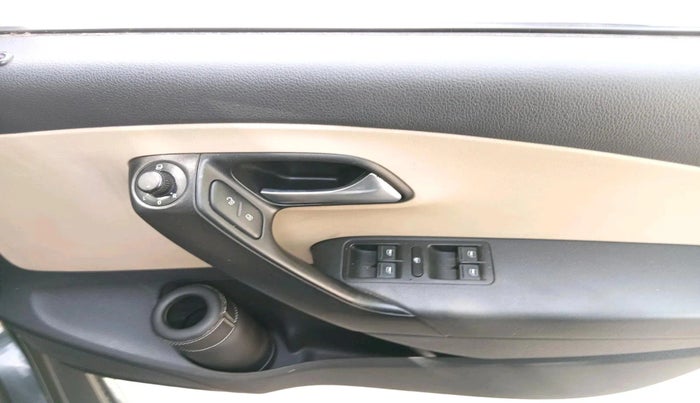 2016 Volkswagen Polo HIGHLINE1.2L, Petrol, Manual, 63,440 km, interior