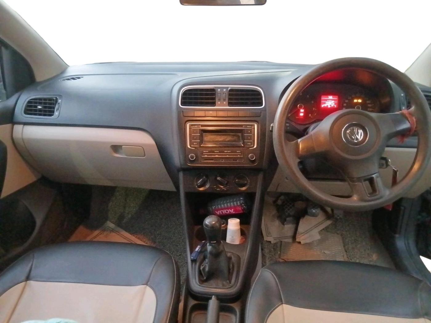 2013 Volkswagen Polo COMFORTLINE 1.2L PETROL, Petrol, Manual, 1,11,621 km, interior