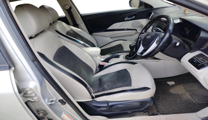 2019 Mahindra XUV300 W8 1.5 DIESEL, Diesel, Manual, 1,10,958 km, interior