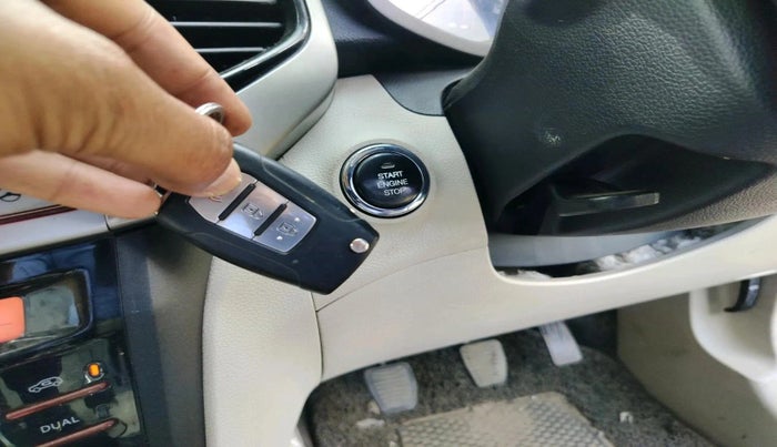 2019 Mahindra XUV300 W8 1.5 DIESEL, Diesel, Manual, 1,10,958 km, interior