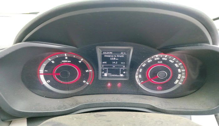 2019 Mahindra XUV300 W8 1.5 DIESEL, Diesel, Manual, 1,10,958 km, interior