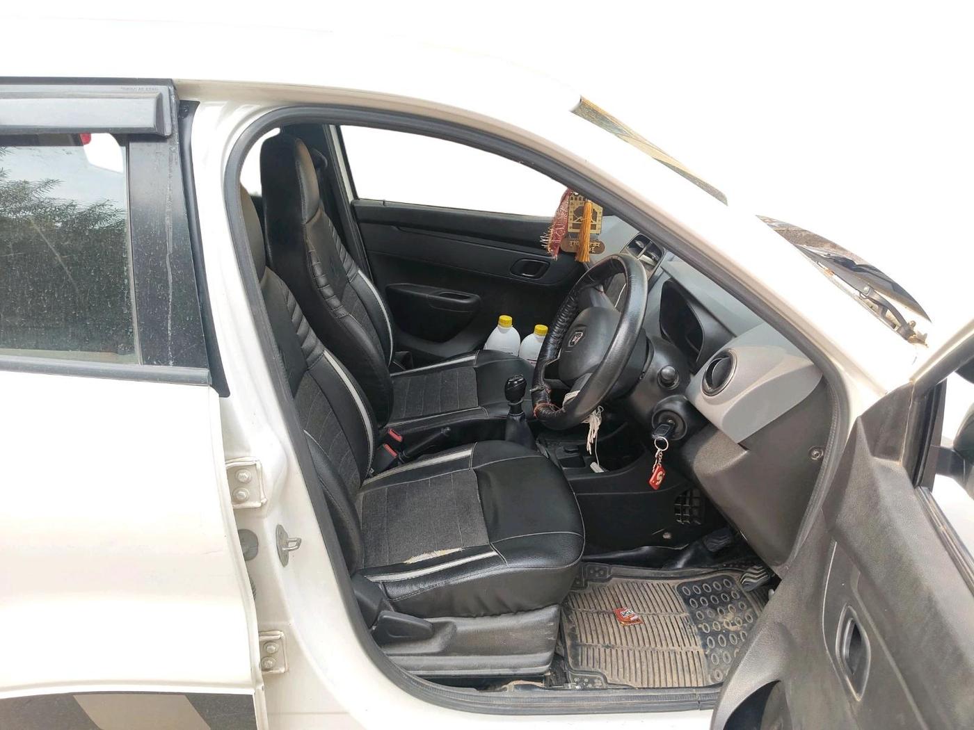 2017 Renault Kwid RXT 1.0, Petrol, Manual, 75,989 km, interior
