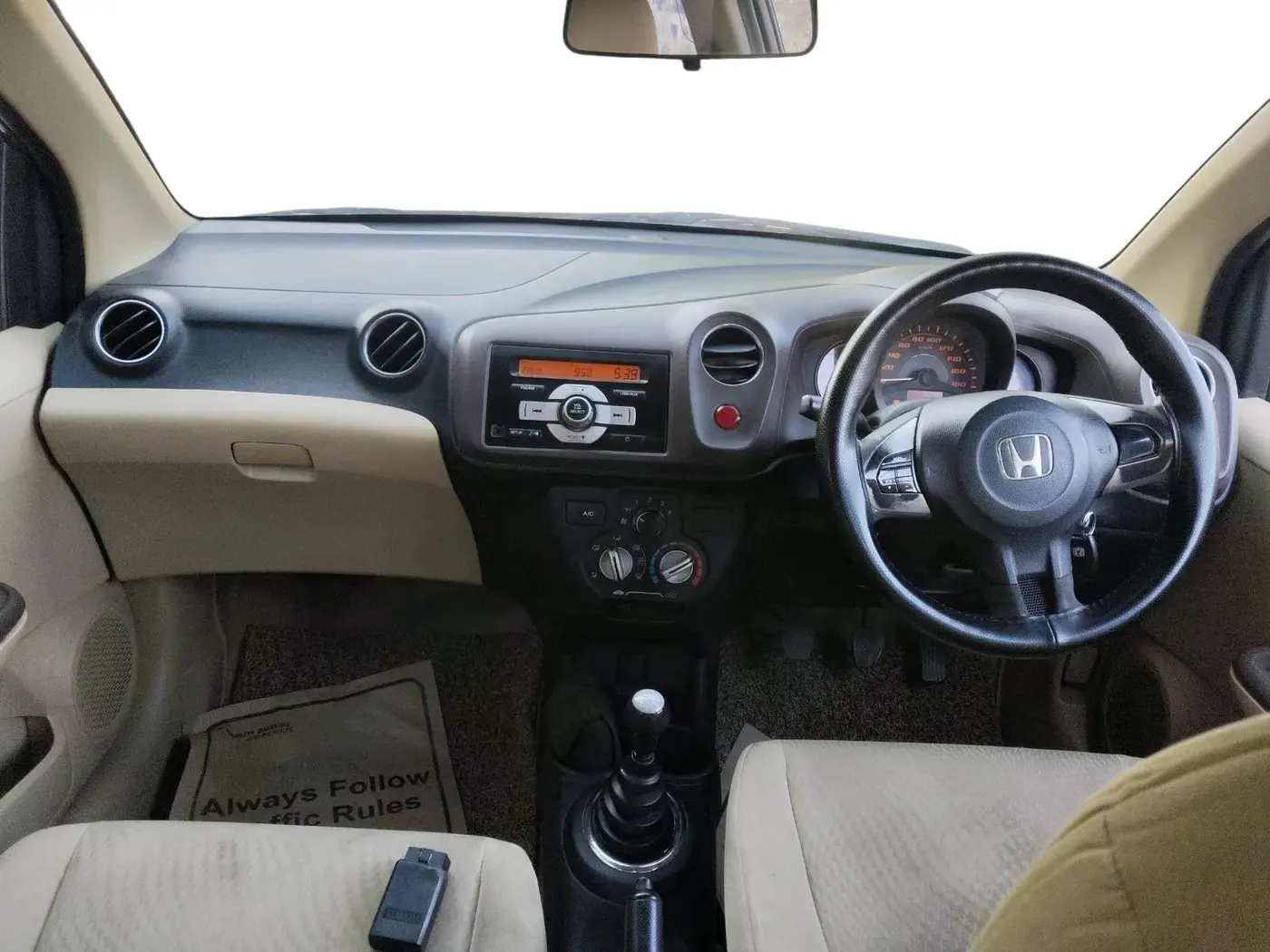 2013 Honda Amaze 1.2L I-VTEC S, Petrol, Manual, 1,43,623 km, interior