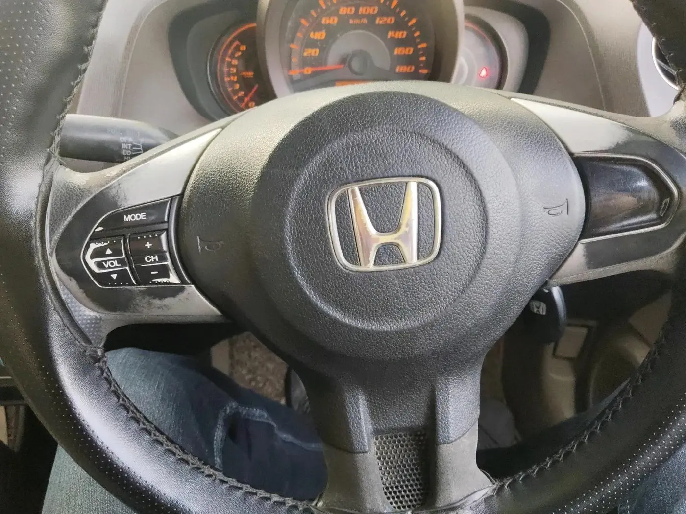 2013 Honda Amaze 1.2L I-VTEC S, Petrol, Manual, 1,43,623 km, interior
