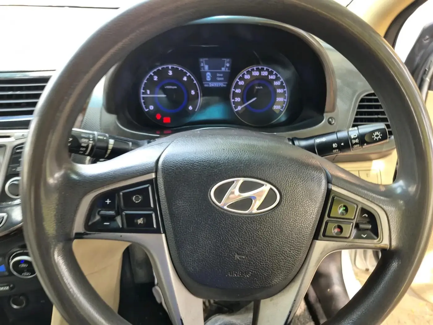 2015 Hyundai Verna FLUIDIC 1.6 CRDI S(O) 4S, Diesel, Manual, 2,43,270 km, interior