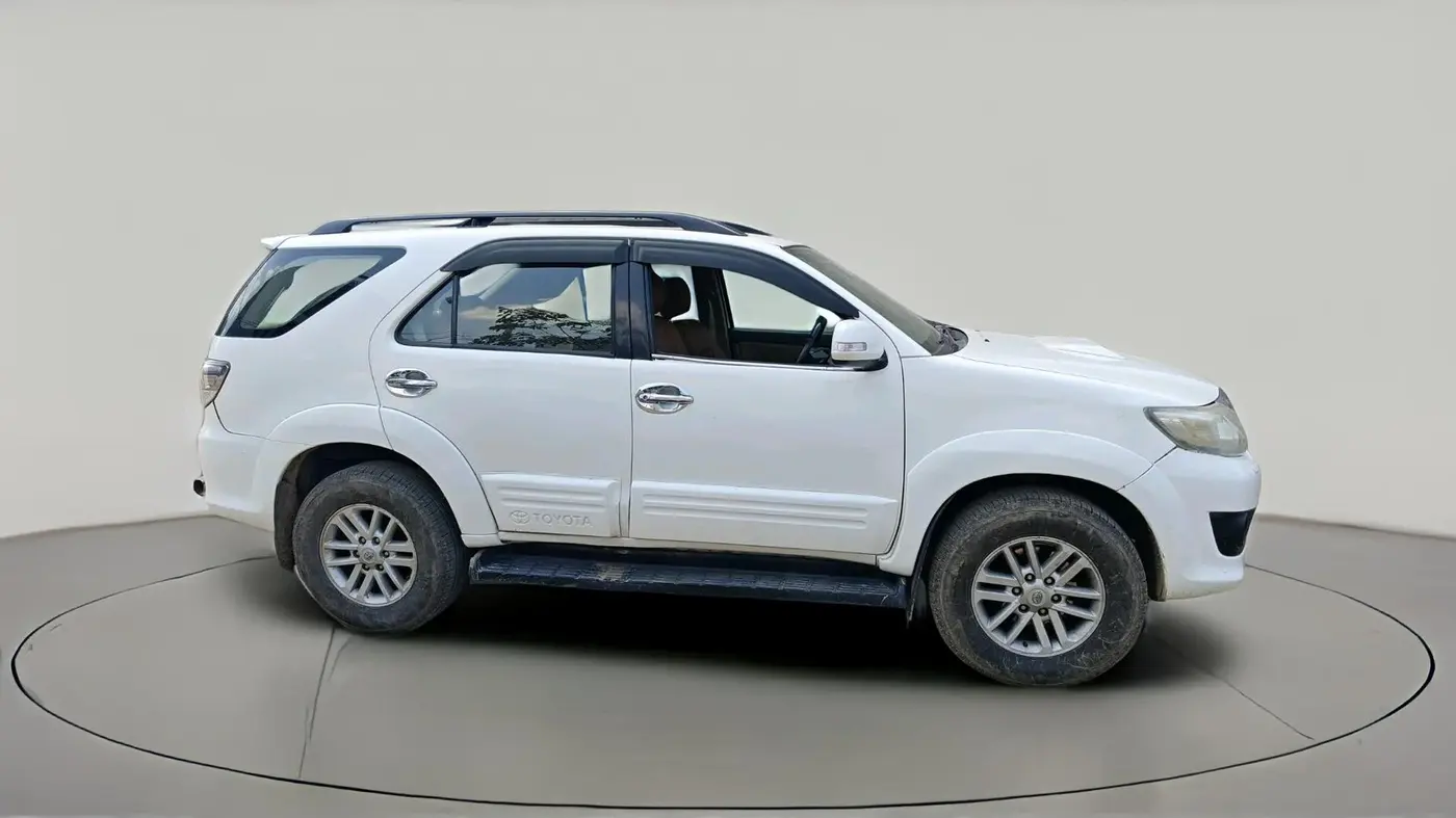 2013 Toyota Fortuner 3.0 4X2 AT, Diesel, Automatic, 1,21,569 km, exterior