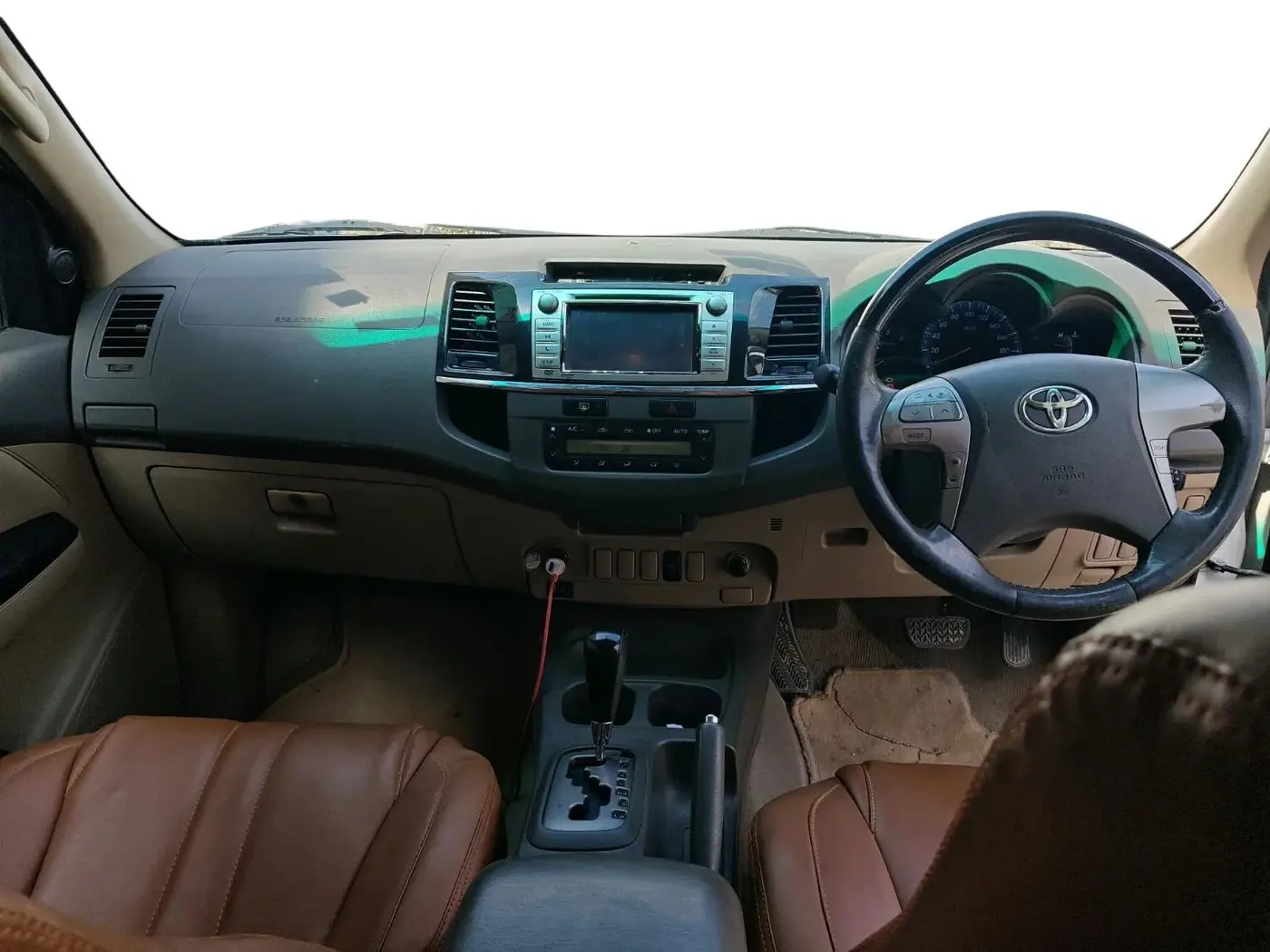 2013 Toyota Fortuner 3.0 4X2 AT, Diesel, Automatic, 1,21,569 km, interior