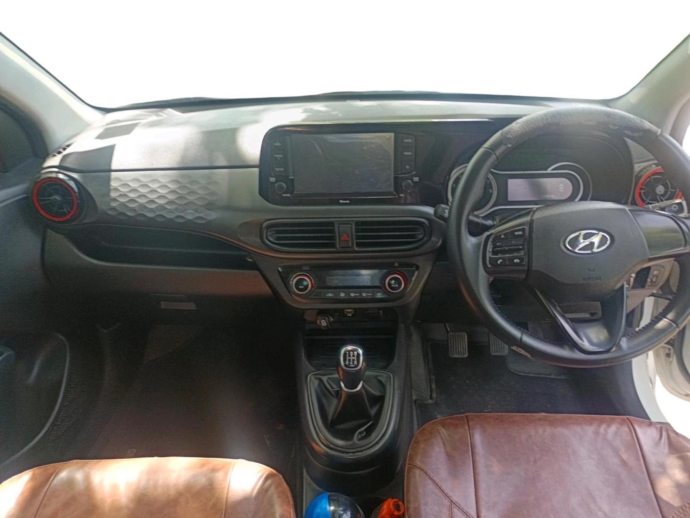 2021 Hyundai GRAND I10 NIOS SPORTZ 1.2 KAPPA VTVT DUAL TONE, Petrol, Manual, 1,14,048 km, interior