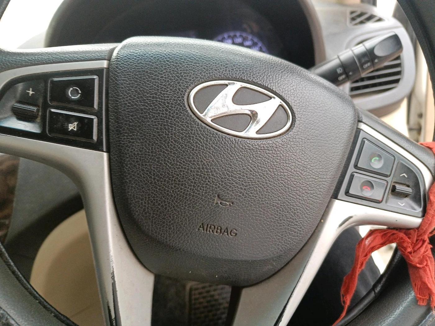 2012 Hyundai Verna FLUIDIC 1.6 CRDI SX, Diesel, Manual, 94,402 km, interior