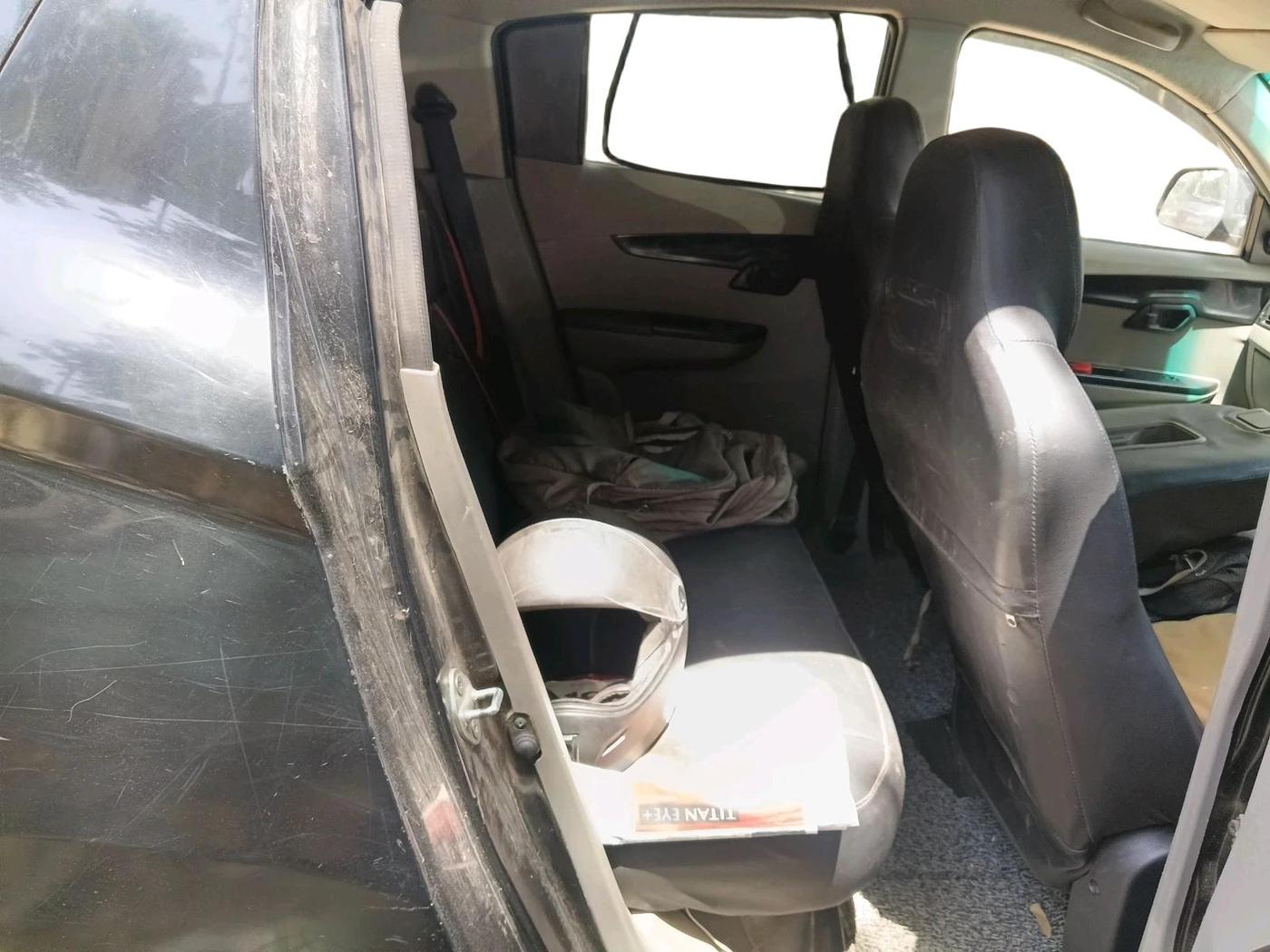 2017 Mahindra Kuv100 K4 D 6 STR, Diesel, Manual, 78,095 km, interior