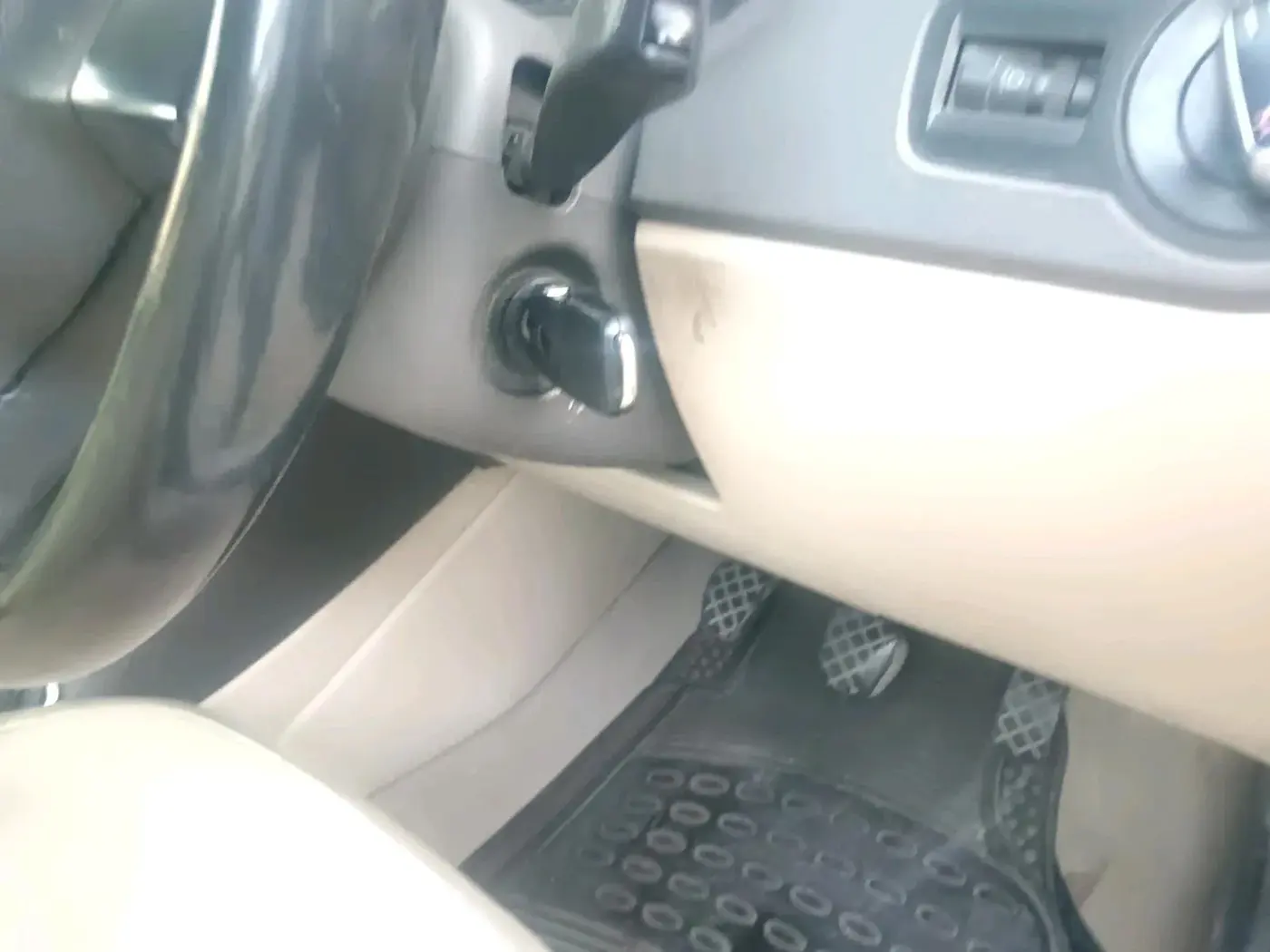 2013 Volkswagen Vento HIGHLINE DIESEL 1.6, Diesel, Manual, 1,33,244 km, interior