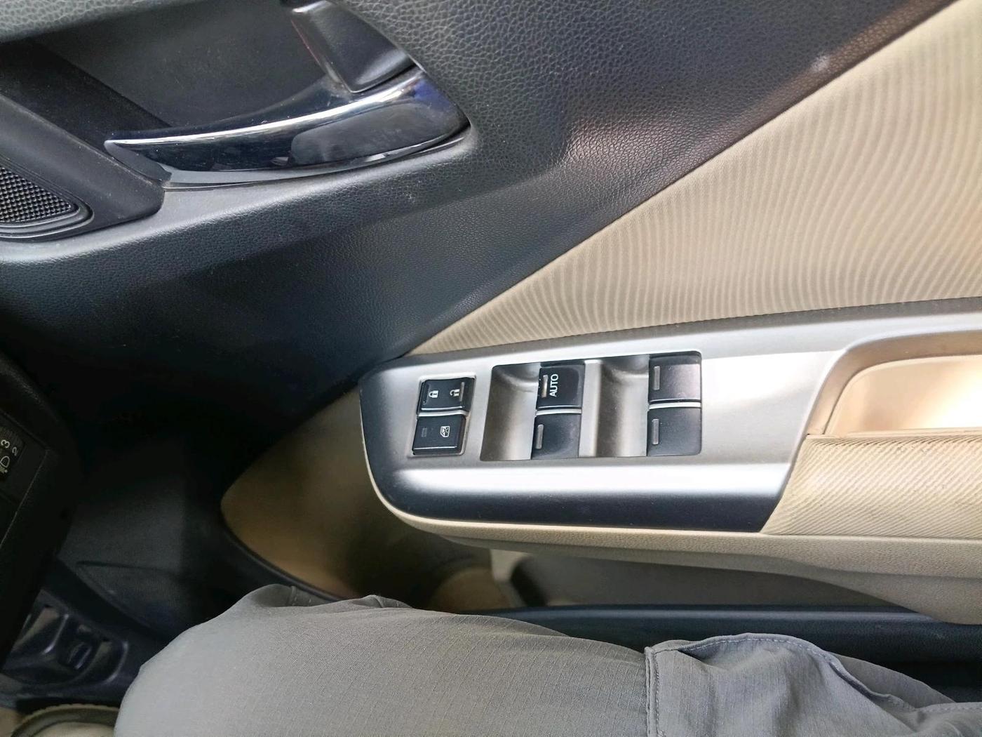 2014 Honda City 1.5L I-VTEC V MT, Petrol, Manual, 1,39,131 km, interior