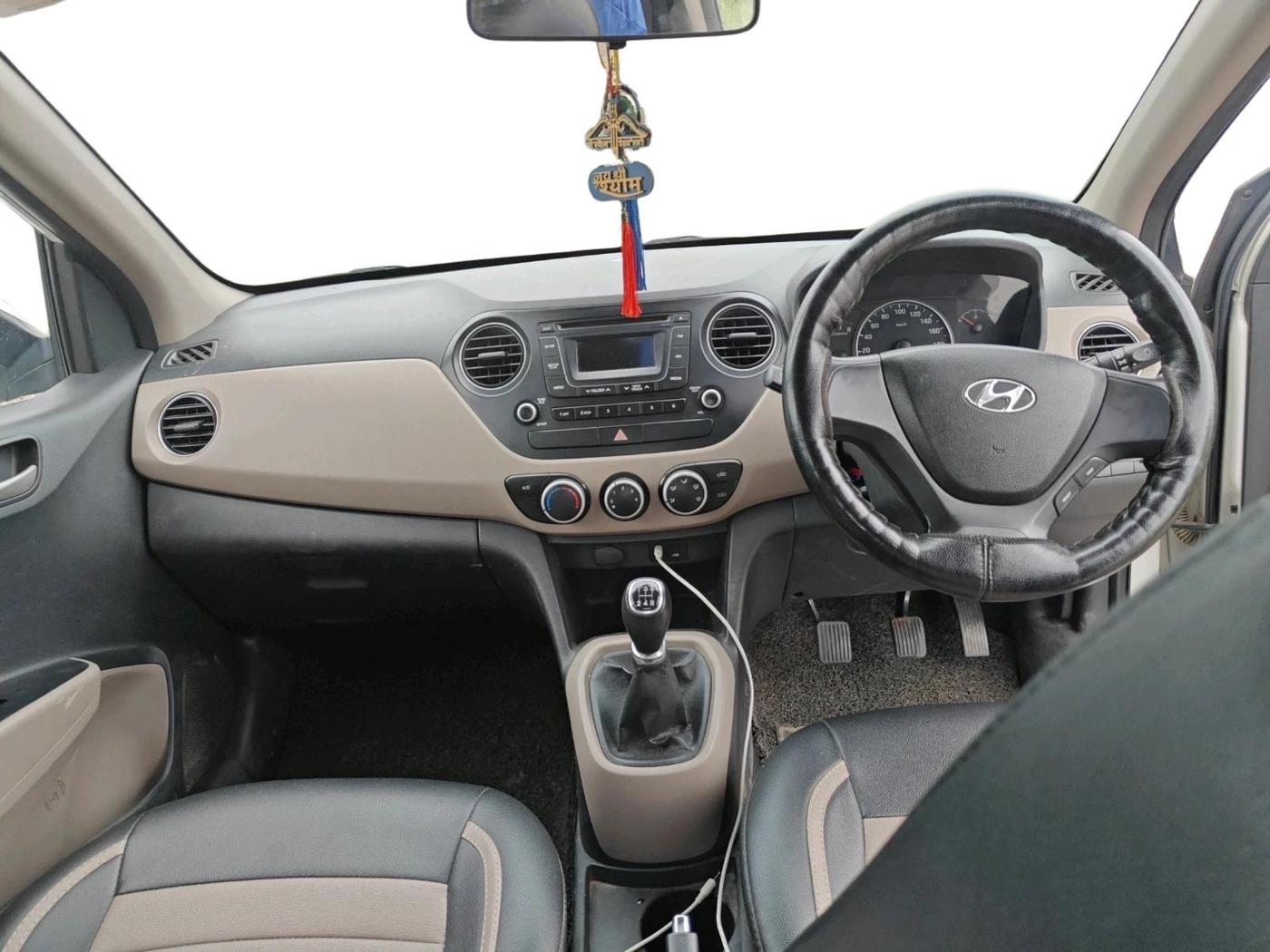 2013 Hyundai Grand i10 SPORTZ 1.2 KAPPA VTVT, Petrol, Manual, 1,29,179 km, interior