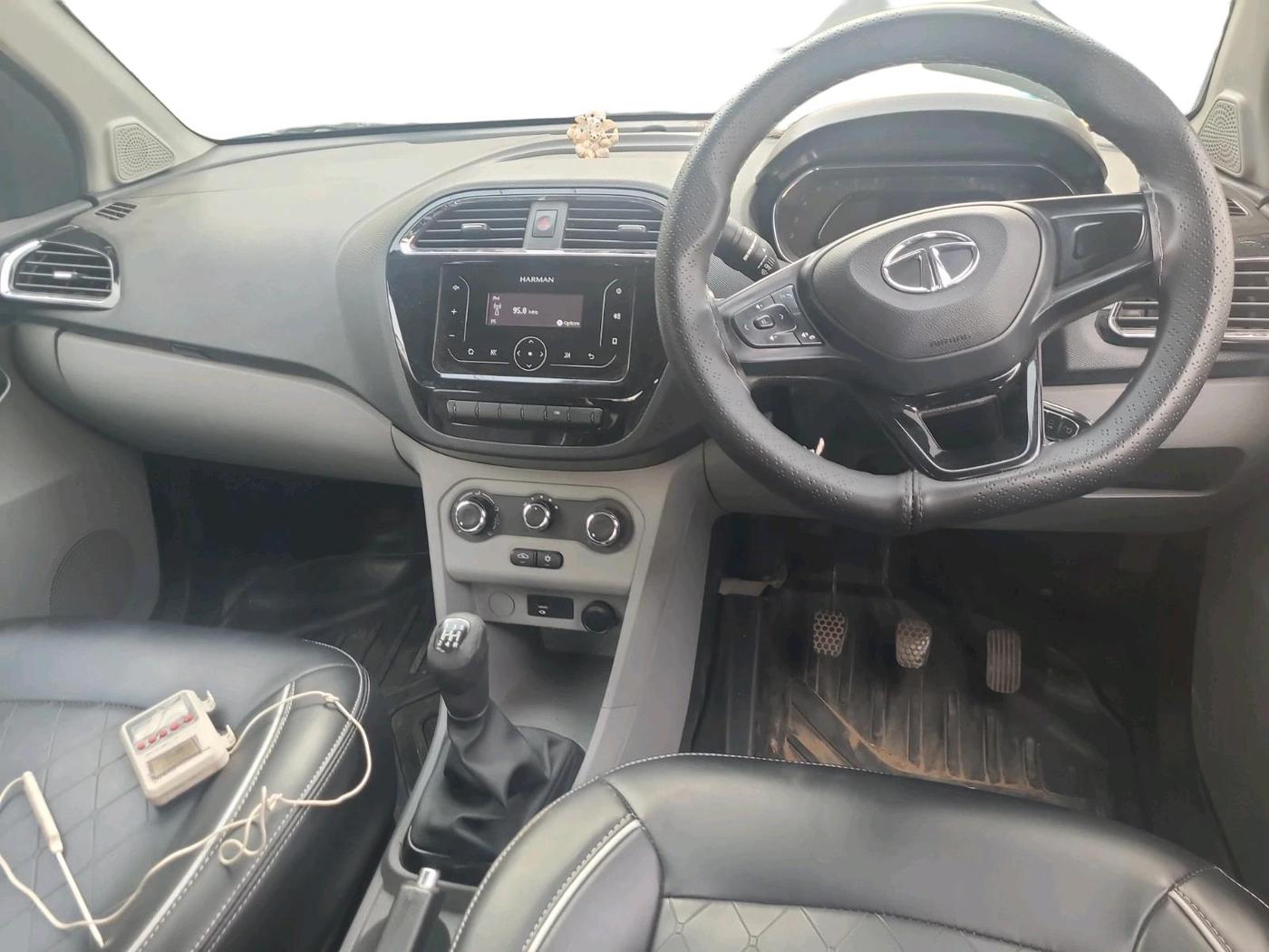 2022 Tata Tiago XT CNG, CNG, Manual, 57,758 km, interior