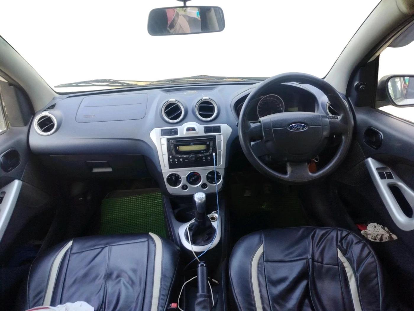 2012 Ford Figo TITANIUM 1.4 DIESEL, Diesel, Manual, 1,10,369 km, interior