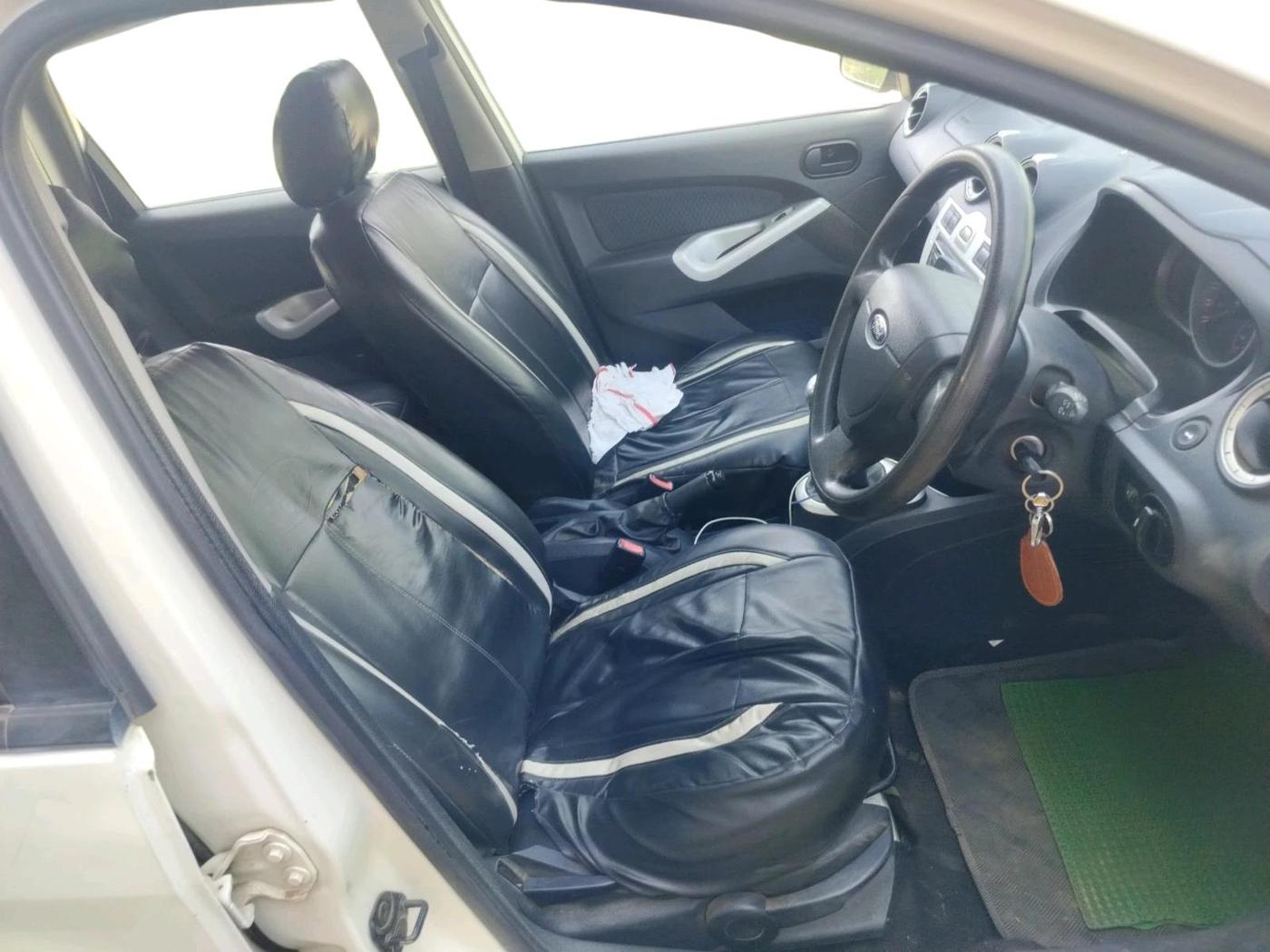 2012 Ford Figo TITANIUM 1.4 DIESEL, Diesel, Manual, 1,10,369 km, interior