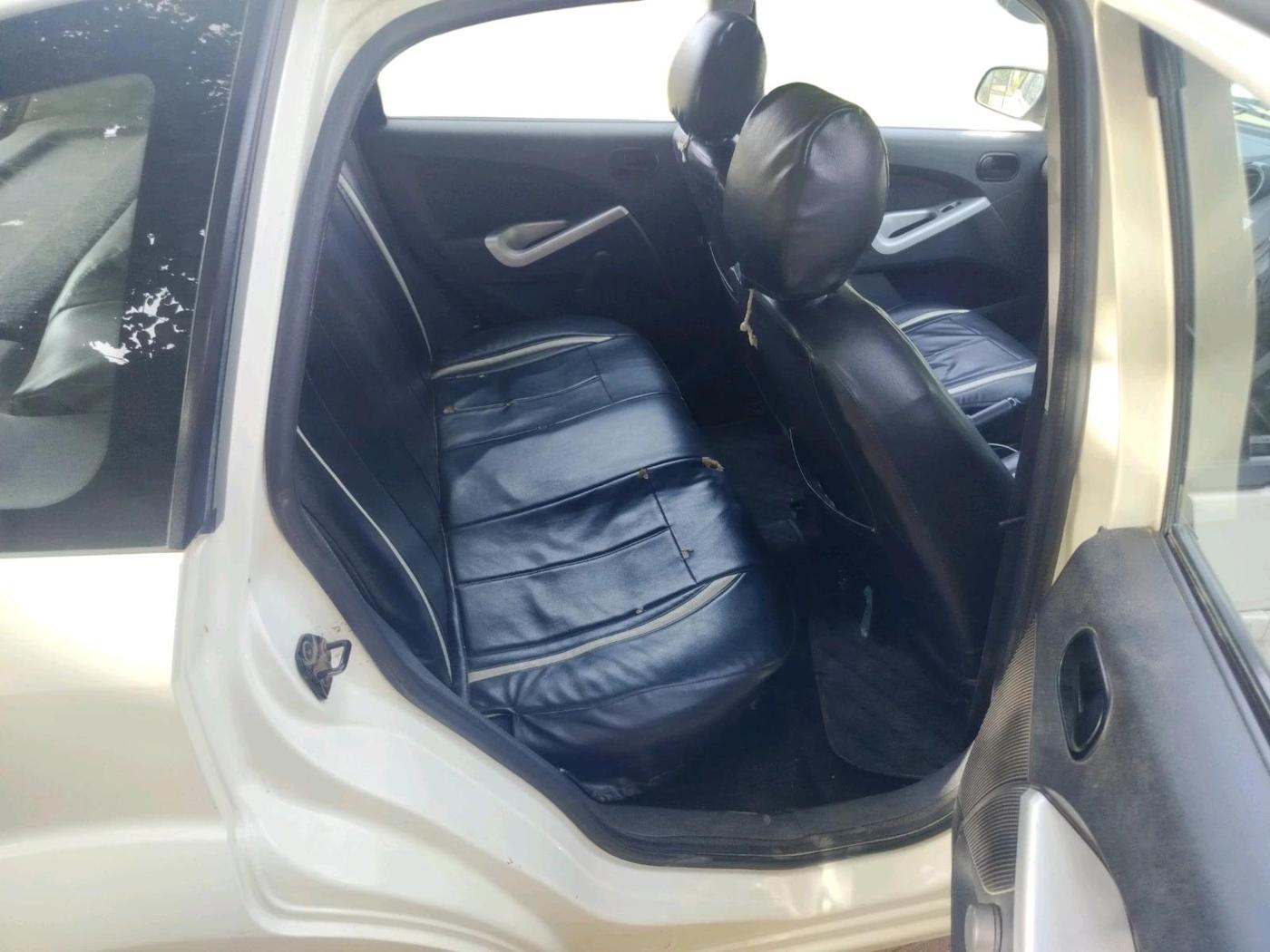 2012 Ford Figo TITANIUM 1.4 DIESEL, Diesel, Manual, 1,10,369 km, interior