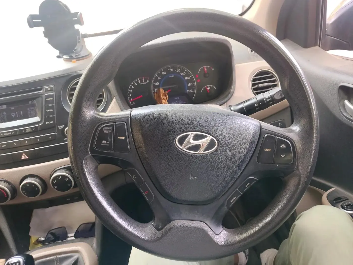 2015 Hyundai Grand i10 SPORTZ 1.2 KAPPA VTVT, Petrol, Manual, 1,23,205 km, interior